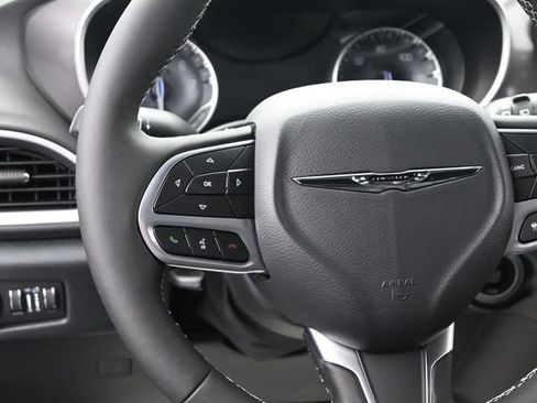 New 2025 Chrysler Voyager LX image 27