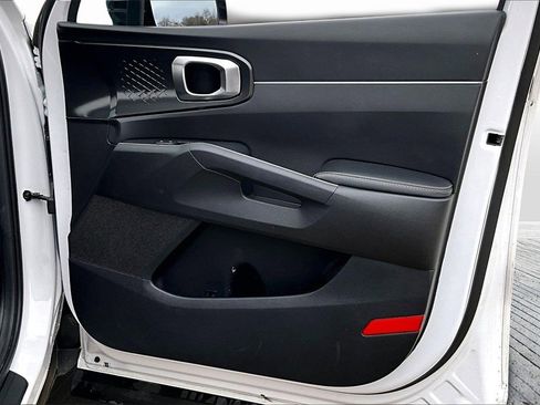 Certified 2022 Kia Sorento S w/ Panoramic Sunroof Package image 19