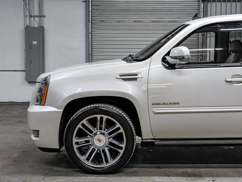Used 2012 Cadillac Escalade Premium AWD/4WD image 15