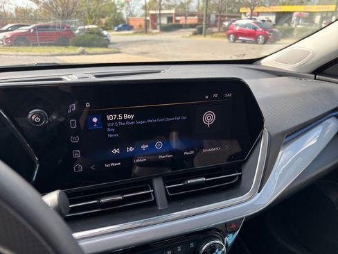 Used 2025 Chevrolet Trax LT image 20