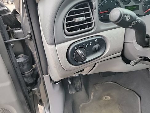 Used 2005 Mercury Sable LS FWD image 24