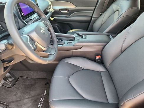 New 2026 Toyota Grand Highlander XLE image 9