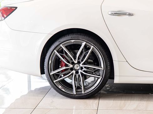 Used 2023 Maserati Quattroporte Modena Q4 AWD/4WD image 11