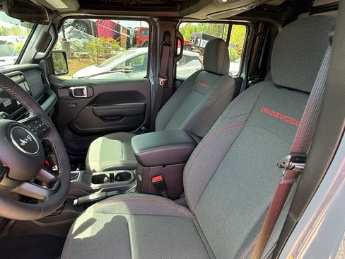 Used 2025 Jeep Gladiator Rubicon w/ Safety Group image 17
