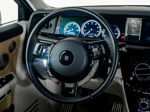 Used 2019 Rolls-Royce Phantom Sedan image 54