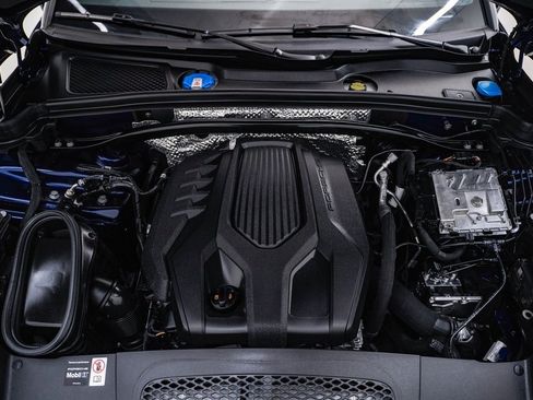 Certified 2025 Porsche Macan image 28