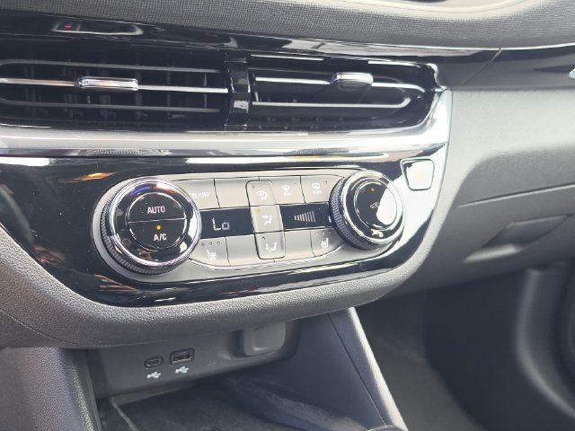 Used 2025 Buick Envista Sport Touring w/ Experience Buick Package FWD image 27