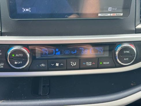 Used 2018 Toyota Highlander Limited Platinum image 28