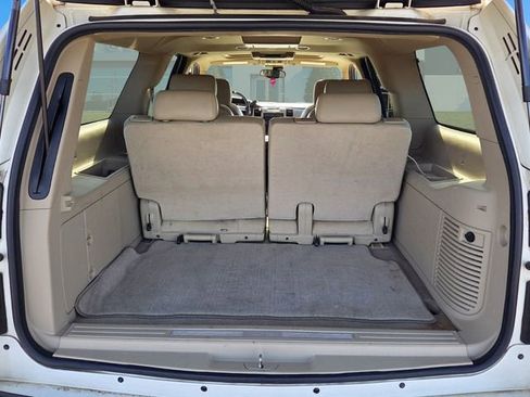 Used 2009 Cadillac Escalade ESV Base image 7