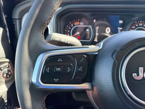 Used 2024 Jeep Wrangler Sahara image 21