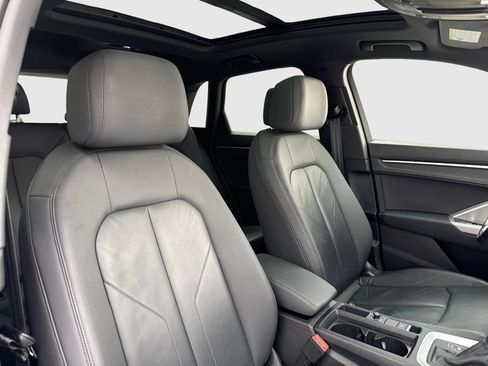 Used 2020 Audi Q3 2.0T Premium w/ Convenience Package AWD/4WD image 40
