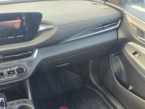 Used 2025 Buick Envista Preferred image 18