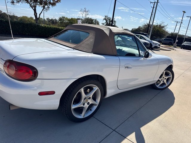 Used 2003 MAZDA MX-5 Miata RWD image 4