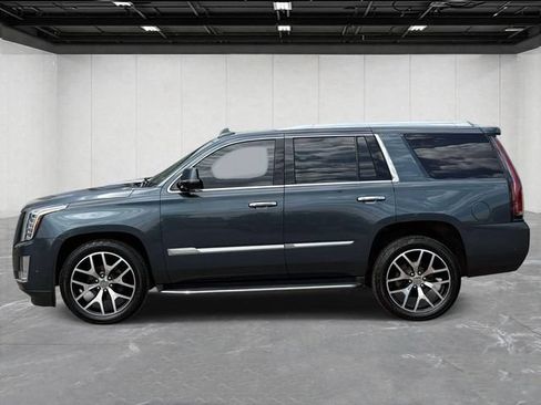 Used 2019 Cadillac Escalade Luxury AWD/4WD image 2