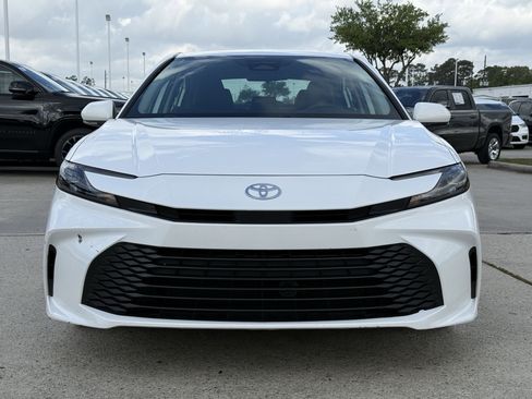 Used 2025 Toyota Camry LE image 11