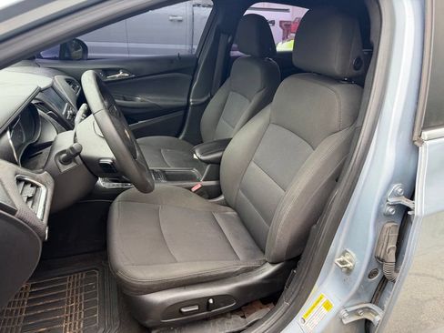 Used 2017 Chevrolet Cruze LT w/ Convenience Package FWD image 10