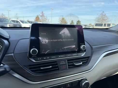 Used 2023 Nissan Altima 2.5 SV image 16