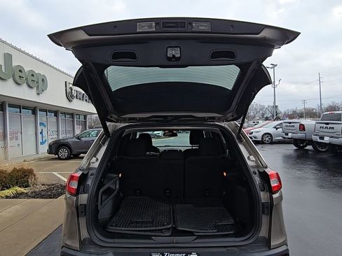 Certified 2016 Jeep Cherokee Latitude w/ Comfort/Convenience Group image 17