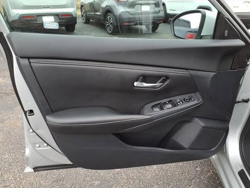 Used 2022 Nissan Sentra SV image 9