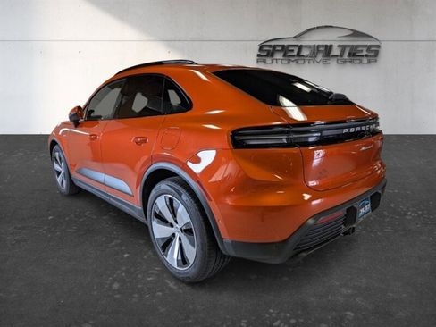 Used 2024 Porsche Macan 4 Electric w/ Sport Chrono Package AWD/4WD image 8
