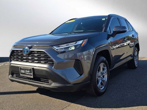 Used 2022 Toyota RAV4 XLE image 7