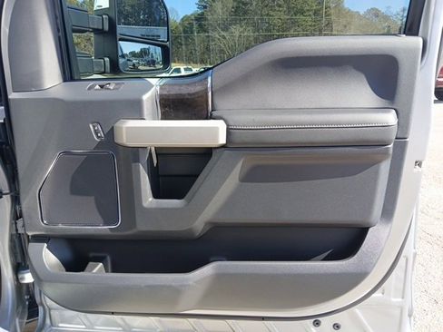 Used 2022 Ford F350 Lariat w/ Lariat Ultimate Package image 32