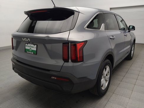 Used 2023 Kia Sorento LX FWD image 9