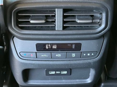 Certified 2023 Honda Pilot Touring image 17