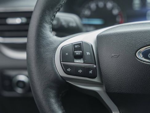 Used 2024 Ford Explorer XLT w/ Equipment Group 202A image 31