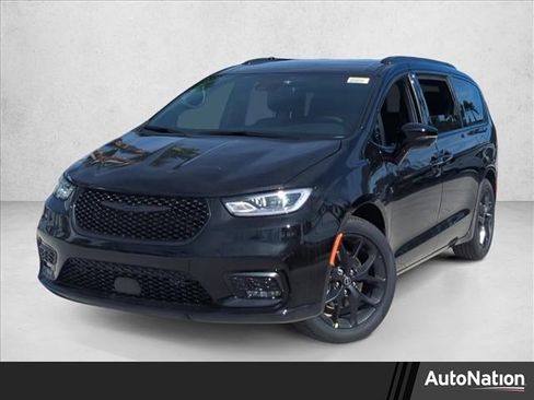 New 2026 Chrysler Pacifica Select image 1