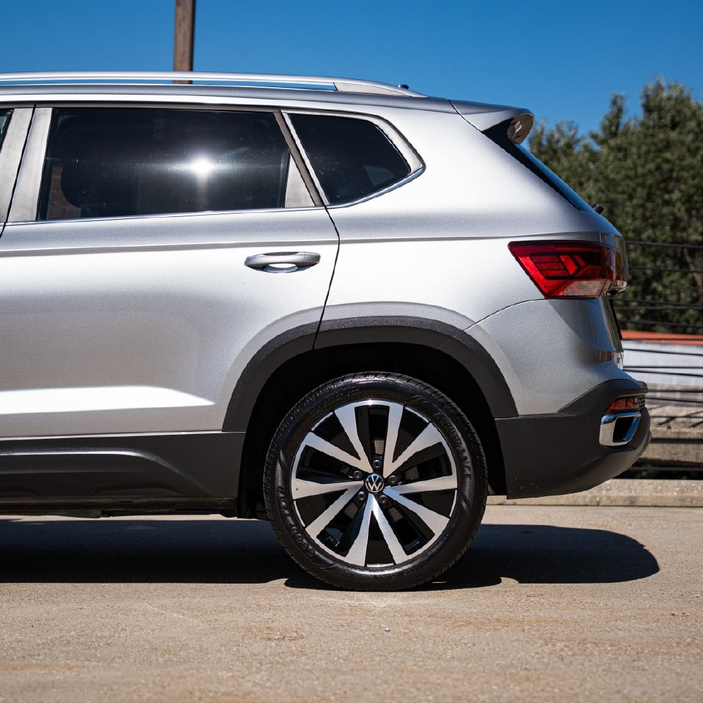 Certified 2023 Volkswagen Taos SE FWD image 5