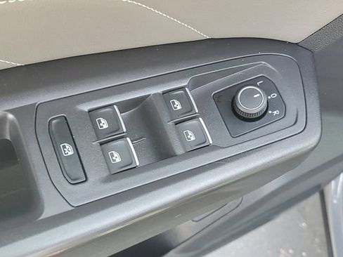 Used 2023 Volkswagen Atlas Cross Sport SE w/ Panoramic Sunroof Package AWD/4WD image 16