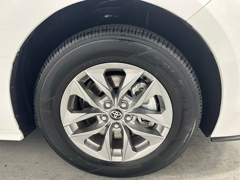 Used 2025 Toyota Sienna LE image 65