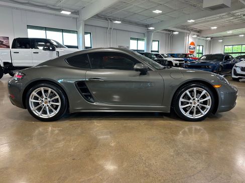 Used 2021 Porsche 718 Cayman image 8