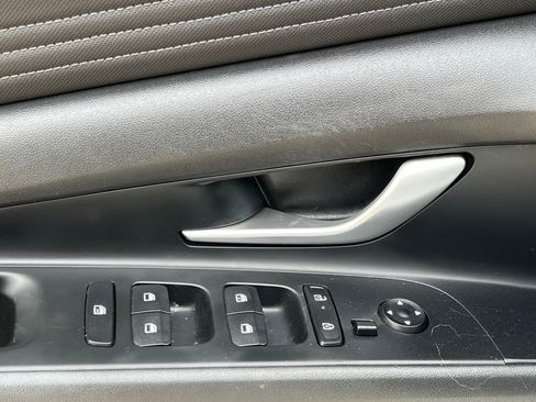 Used 2025 Hyundai Elantra SEL FWD image 25