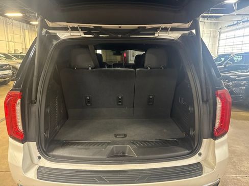 Used 2021 GMC Yukon SLT w/ SLT Premium Package AWD/4WD image 5