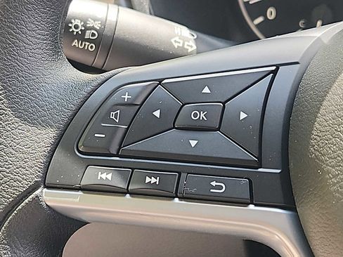 Used 2025 Nissan Altima 2.5 SV AWD/4WD image 20
