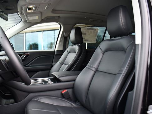 Used 2025 Lincoln Aviator AWD image 13