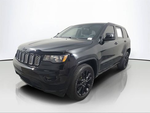 Used 2020 Jeep Grand Cherokee Altitude image 3