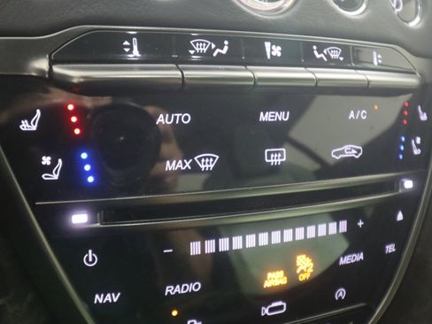 Used 2019 Aston Martin DBS Superleggera RWD image 21
