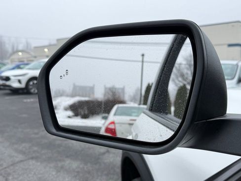 Used 2022 Ford Explorer XLT w/ Equipment Group 202A image 12