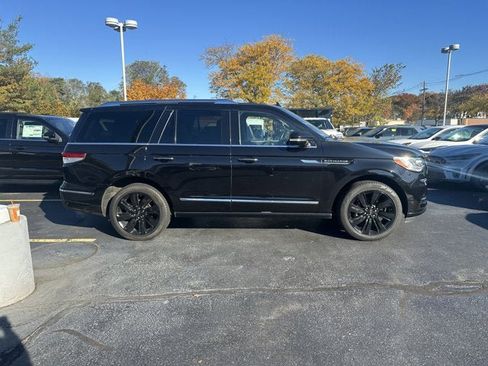 Used 2023 Lincoln Navigator Reserve w/ Monochromatic Package image 4