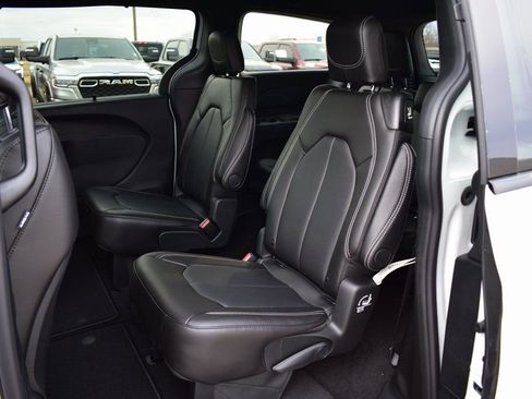 New 2026 Chrysler Pacifica Select w/ S Appearance Package FWD image 19