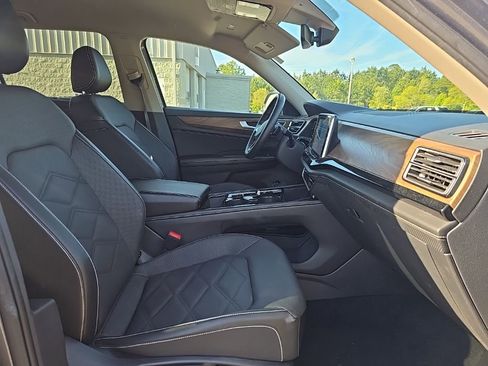 Used 2024 Volkswagen Atlas SE image 15