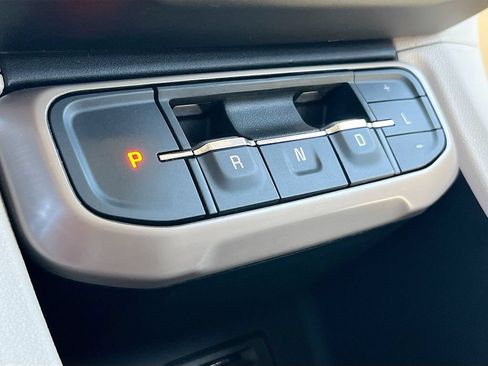 Used 2023 GMC Acadia Denali w/ Denali Technology Package FWD image 16