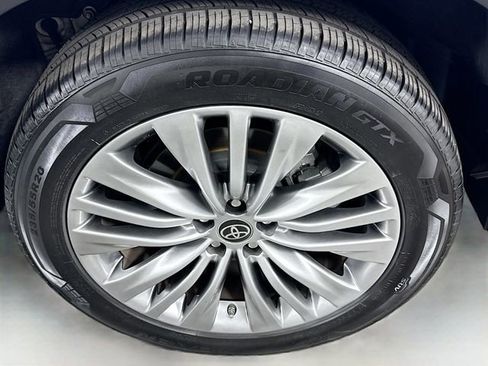Used 2023 Toyota Highlander Platinum FWD image 32