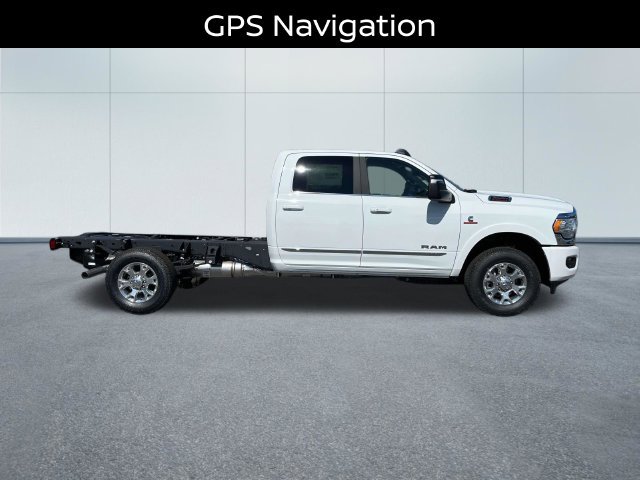 Used 2024 RAM 3500 Limited AWD/4WD image 2