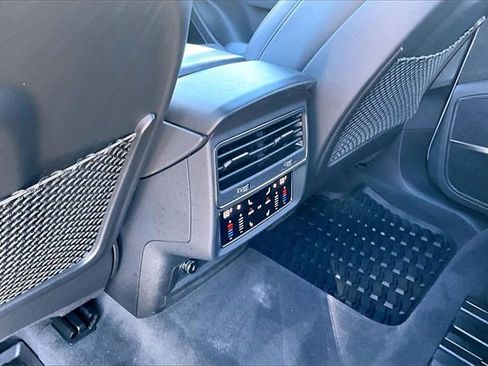 Used 2021 Audi Q8 Prestige image 25