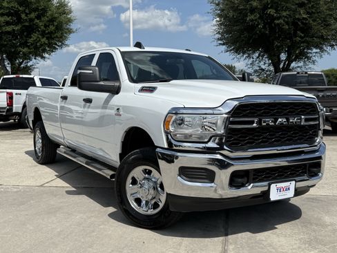 Used 2024 RAM 2500 Tradesman w/ Chrome Appearance Group AWD/4WD image 2