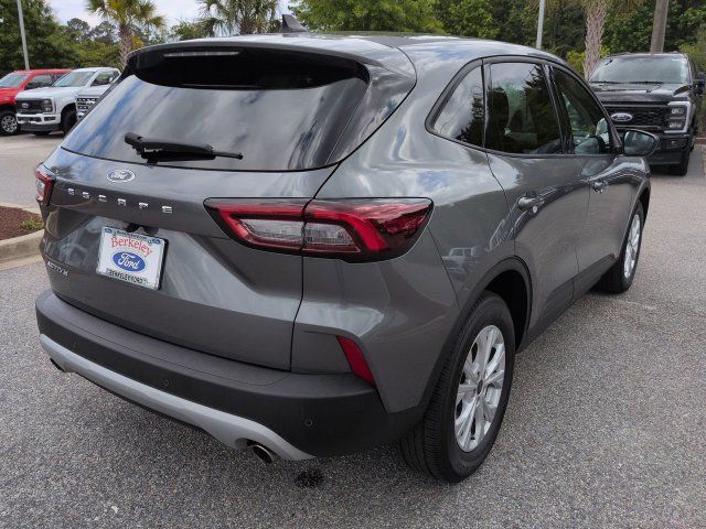 Used 2025 Ford Escape Active w/ Tech Pack #1 FWD image 4